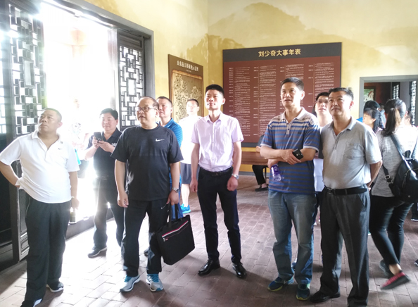 不忘初心 砥砺前行 ——临沂新华开展主题党日教育活动 第 4 张 不忘初心 砥砺前行 ——临沂新华开展主题党日教育活动 第 4 张